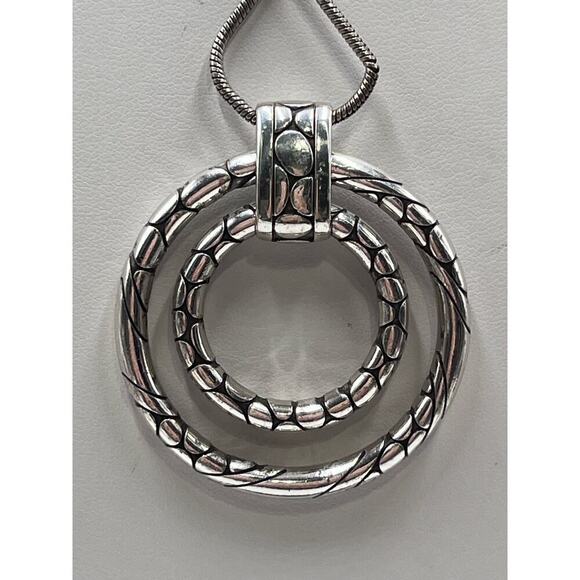 BRIGHTON Silver Tone w/ Patterned
Double Ring Pendant Snake
Chain Necklace for - Picture 4 of 12